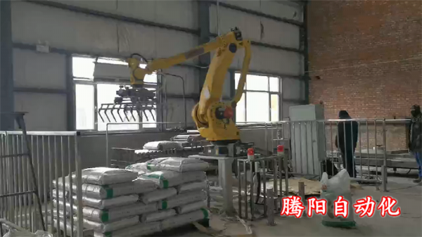 肥料碼垛機器人肥料生產(chǎn)線工作效率高