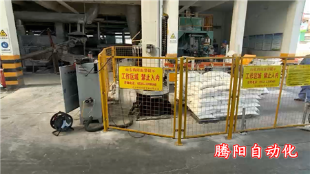 占地面積小安裝靈活的立柱碼垛機(jī)器人化工行業(yè)應(yīng)用