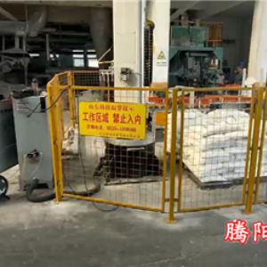 占地面積小安裝靈活的立柱碼垛機(jī)器人化工行業(yè)應(yīng)用