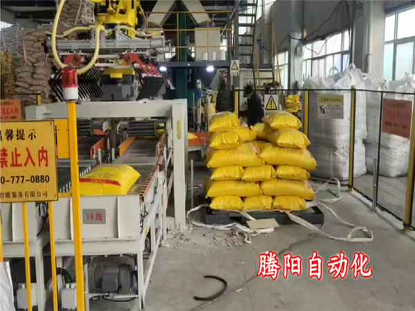 飼料碼垛機器人根據(jù)現(xiàn)場情況安裝