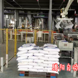 一臺飼料碼垛機器人負責多條生產線碼垛