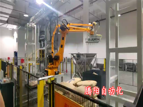 塑料顆粒拆包投料機(jī)器人自動(dòng)完成拆包投料